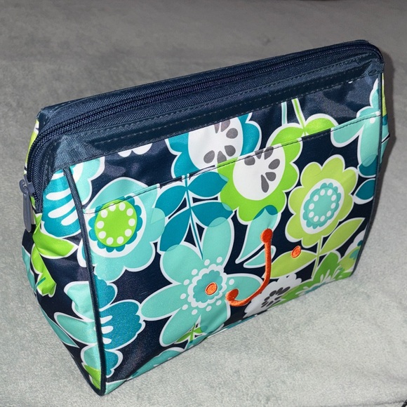 thirty-one Handbags - 💚 Thirty-One “Best Buds” Letter “J” Large Cosmetics/Toiletries Bag. NWOT